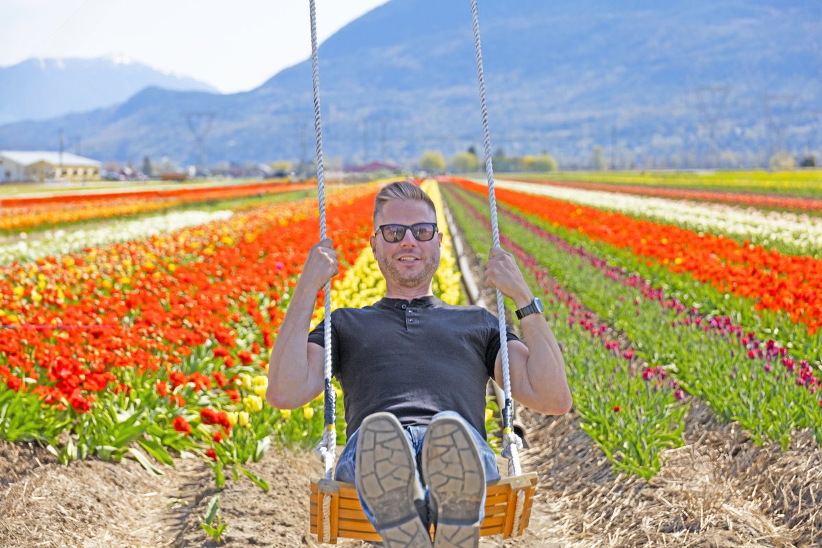 br_webb's tweet photo. I was promised two lips. Instead, I got tulips. This is why I have trust issues.
#GayKiss #TulipSeason #GaySpring #HandsomeGay #ThirstTrap #OutAndProud #PuckerUp #TwoLips #TrustIssues #GayLife #GayEveryday #Zaddy #LakelandFlowers #AbbotsfordTulipFestival #ExploreAbbotsford https://t.co/HJCwNsfqSV