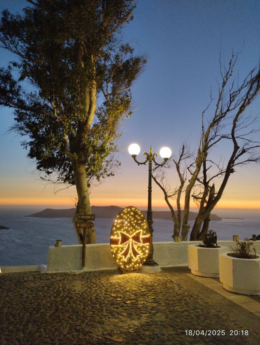 jimmyrodis's tweet image. Η Ελλάδα απ&apos; άκρη σ&apos; άκρη ετοιμάζεται για την Ανάσταση του Θεανθρώπου Χριστού. Ζεί Κύριος ο Θεός. 

#firostefani #santorinichallenge 
#orhodoxy
#FaithHopeLove