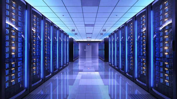 GTA6Alerts's tweet photo. Rockstar Games reportedly built a data center solely for GTA 6.

GTA 6 Online will be MASSIVE! 🔥 https://t.co/oG76kvSWuR