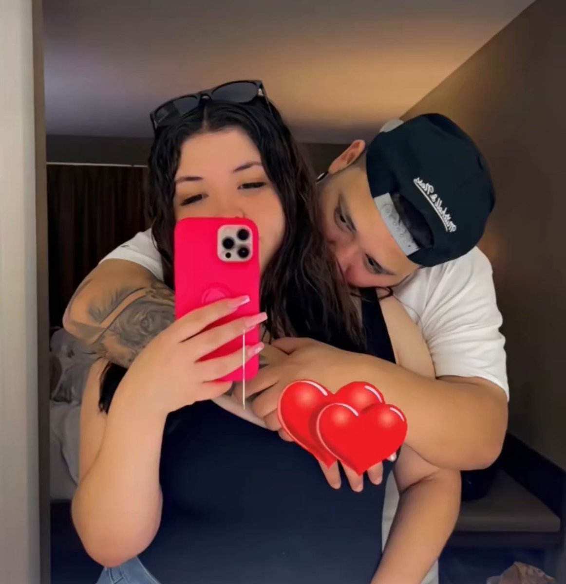 DogRightGirl's tweet image. Abrego’s wife is now trying to hide his MS -13 tats😂😂😂
Lil too late sweetie.