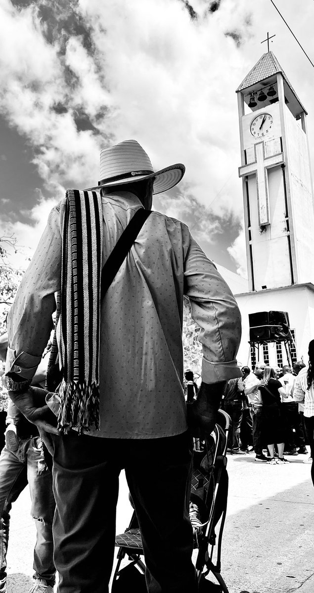 McQuintero1's tweet photo. La tradición del pueblito en #SemanaSanta viernes de #viacrucis2025 https://t.co/qQu0vJz1bw