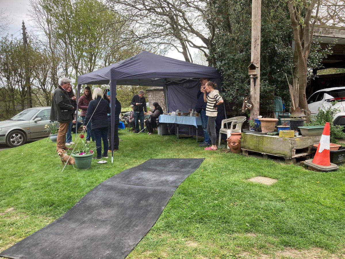 A  great morning@NewstartRacing for our visit to @LangtonWoldGallops &amp; then back to the yard for ☕ &amp; 🍰 ! 
A great pair to see working together, #HeyCrackers &amp; #VeryClassy.  
A huge thank u team, for all their assistance &amp; thanks go to all those who were able to join us. 🏇