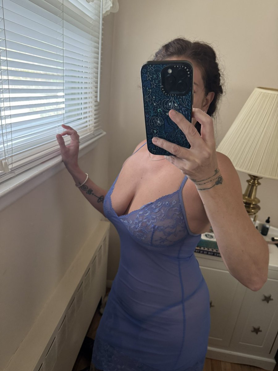 Day 18 of #30daysoflingerie for #bodypositivity Happy Friday! 

 <a href="/theswingerdoc/">SwingerDoc</a> 
<a href="/SwingDownUnder/">Wanderlust Swingers</a> <a href="/casualswinger/">casualswinger</a>