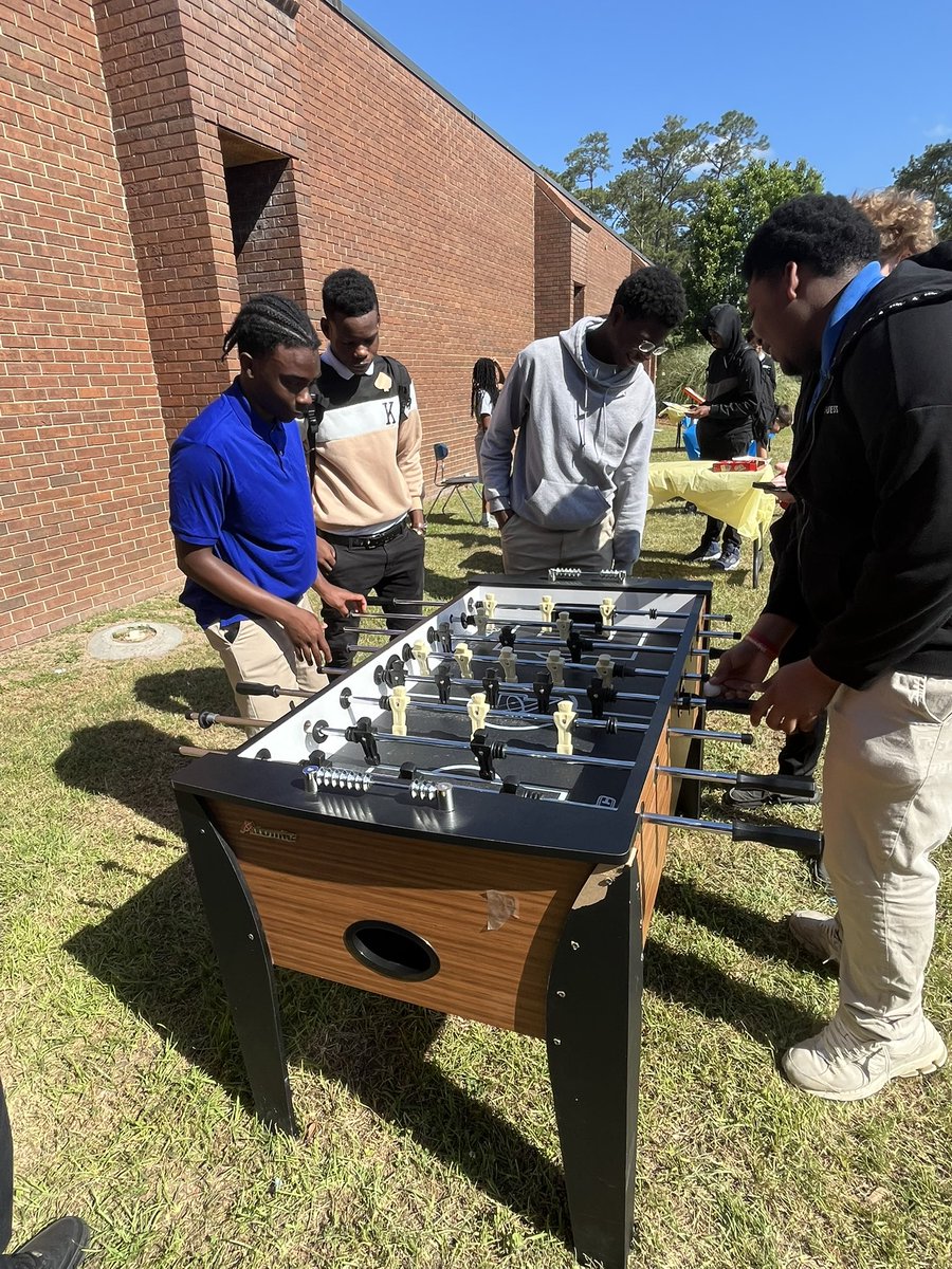 MaryRyan_LCSS's tweet photo. Tiger Bash 2025 was a great success! Over 1300 students were eligible, and the weather was great! #PBISEvent @MRRVH @BradwellTigers @LibertyCoSchool https://t.co/3PsT3lTrdS