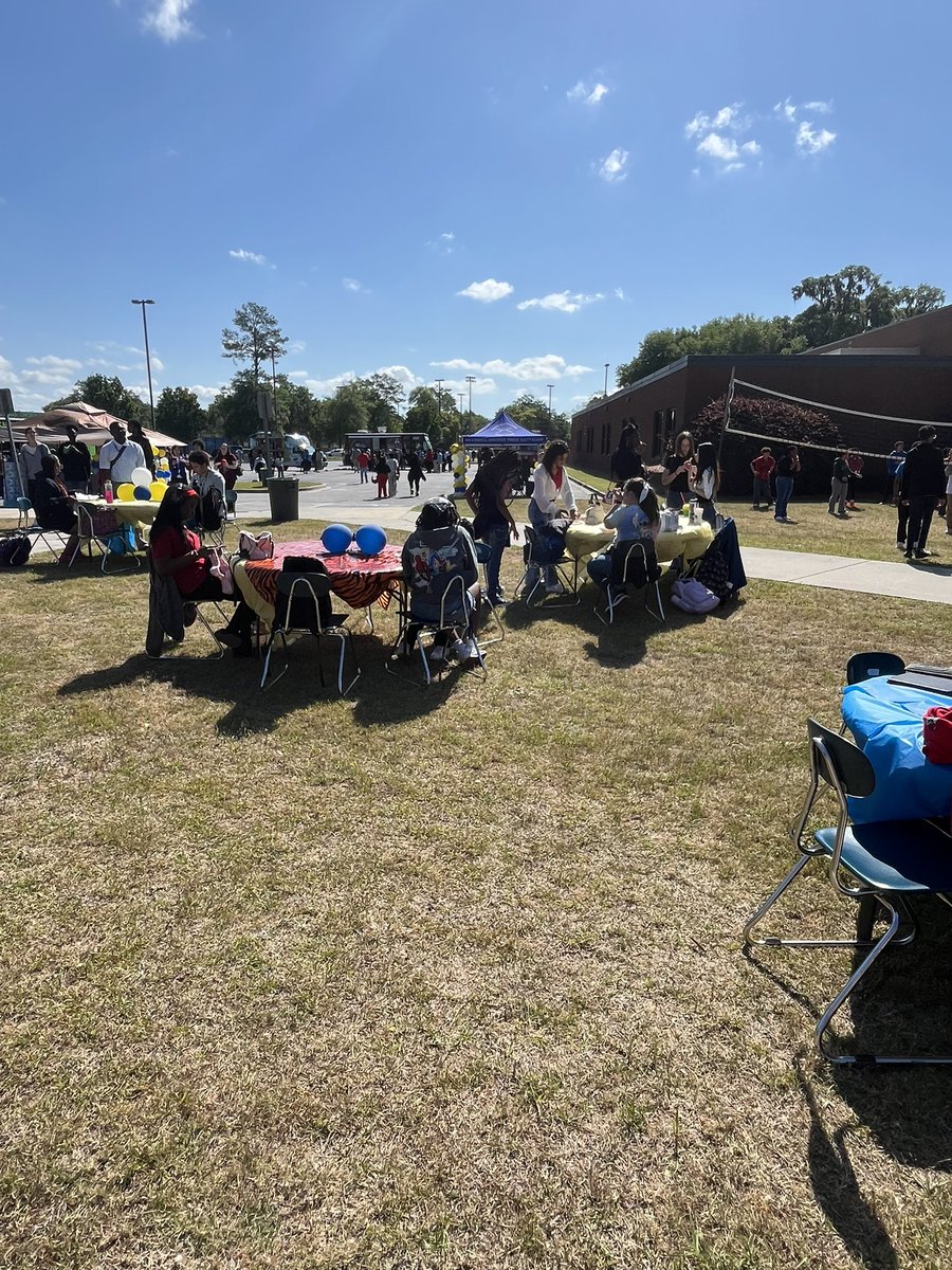 MaryRyan_LCSS's tweet photo. Tiger Bash 2025 was a great success! Over 1300 students were eligible, and the weather was great! #PBISEvent @MRRVH @BradwellTigers @LibertyCoSchool https://t.co/3PsT3lTrdS