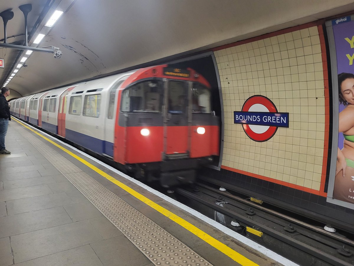 Tom (@tomyorks) on Twitter photo Had a fun day today in London competing in R12, which took us all over London!
I was paired with <a href="/PlatformEdge1/">PlatformEdge</a>, we didn't manage to win but had a good time travelling on various transportation modes across the city. Had a fun day today in London competing in R12, which took us all over London!
I was paired with <a href="/PlatformEdge1/">PlatformEdge</a>, we didn't manage to win but had a good time travelling on various transportation modes across the city.