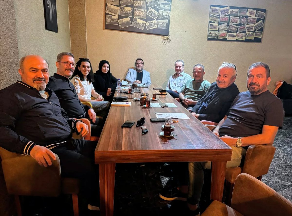 Karabük İktisadi Kalkınma ve Sosyal Dayanışma Vakfı Proje Grubu olarak gerçekleştirmiş olduğumuz toplantıda, Karabük adına sinerji yaratacak önemli çalışmaları gündemimize aldık..
Önümüzdeki süreçte kamuoyu ile paylaşacağımız projelerin yöremiz için hayırlı olması temennisiyle..