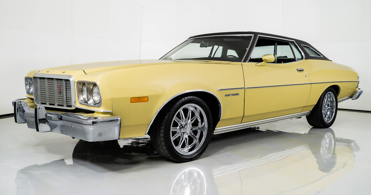FastLaneSTL's tweet image. This &apos;74 Ford Gran Torino looks sharp in Medium Ivy Yellow with a black vinyl roof and just 86k original miles. It has a factory 351 Windsor, C6 auto, cold A/C, and classic bench seat vibes. See more photos and info at fastlanecars.com/vehicles/4190/…