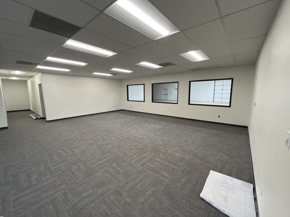 jamesbambridge_'s tweet photo. New space is coming together, all it’s missing is our robots and a 🇺🇸 https://t.co/WrqahaBcr6