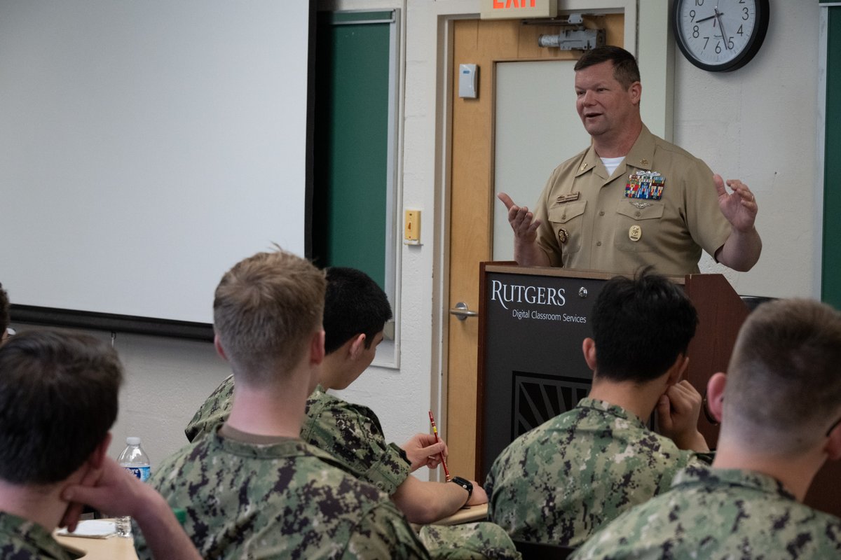 🏫 NAVSUP IN THE COMMUNITY ⚓ 
NAVSUP Command Master Chief Mark Schlosser spoke today with the Midshipmen and Marines enrolled in Naval ROTC at Rutgers and Princeton Universities, fielding questions from future officers about to start their own legacy of the sea. #AmericasNavy250