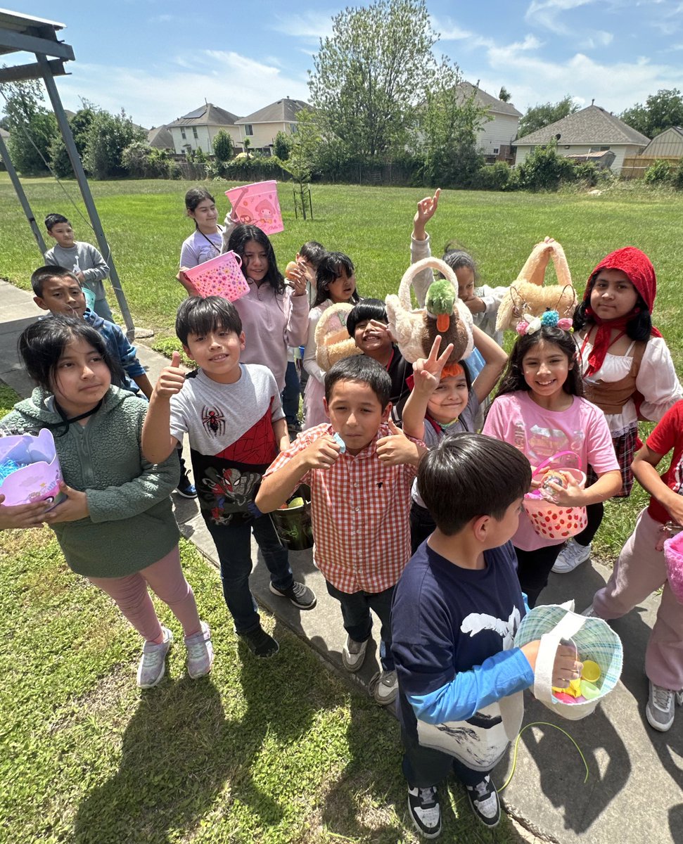 RebbekahP's tweet photo. Hoppin’ into spring with sprinkles and smiles!🌼🍨🐰🩵 @Hill_AISD https://t.co/TYwoltpmML