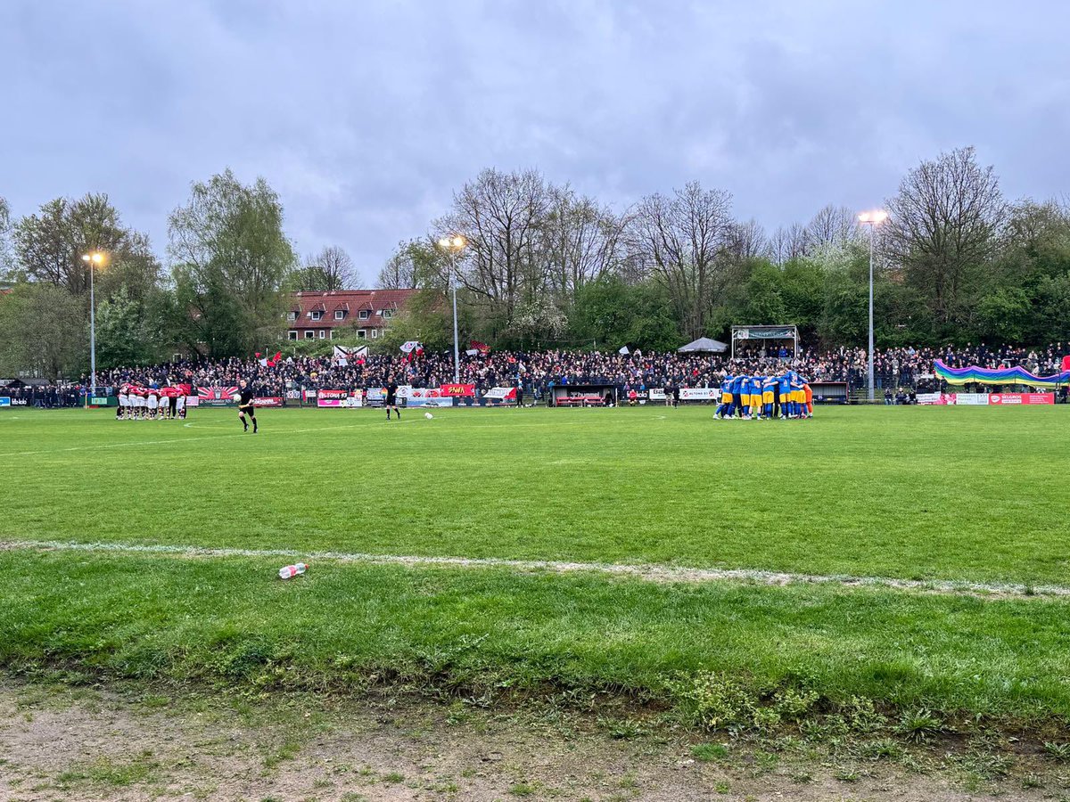 rollenderhsvfan's tweet photo. Landespokal Hamburg Viertelfinale: Altona 93 gegen SC Victoria Hamburg (1:0)
#Fussball #fussballspiel #fotos #bilder #groundhopper #groundhopperapp #futbology #rautenfranz #rollenderhsvfan #verbandspokal #viertelfinale #verbandspokalhamburg #lottopokal #altona93 https://t.co/LWuVuLJKiU
