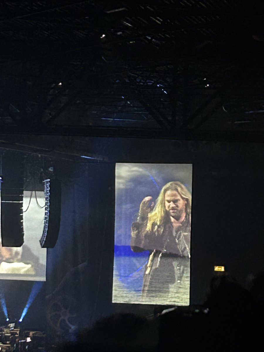 juliefon_'s tweet photo. OMG #thunderchild
We’re so far back, but we’re here ❤️ @TheNathanJames https://t.co/zdZaxPkXAj