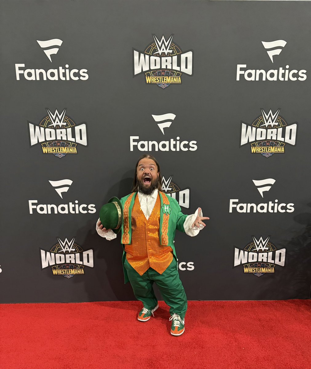 wwehornswoggle's tweet image. The kid is back! See you soon at The World!

@fanatics_events @Fanatics @WWE