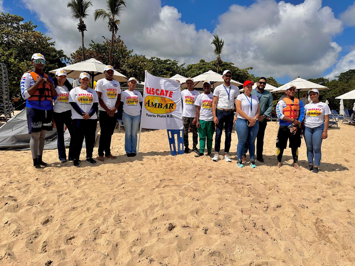 FiscaliaPP's tweet photo. Hoy nuestro equipo, liderado por el Mag. Juan Alexis Méndez,  presente en #PlayaCositaRica llevando mensaje claro y comprometido de prevención y conciencia en esta #SemanaSanta2025.

Porque disfrutar también es cuidarnos. ¡Haz tu parte!
#Prevención #Seguridad #ConcienciaCiudadana https://t.co/gIrr31gpUt