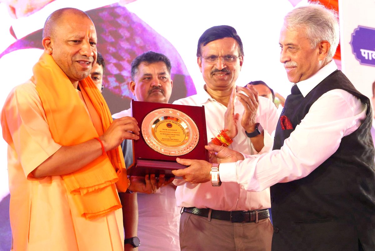 aiims_gkp's tweet photo. Foundation stone of the construction of a 500-bedded 'Rest House' was laid at AIIMS Gorakhpur by Chief Minister Yogi Adityanath Ji providing a relief center for patients and their attendants @@vibs1958 @myogiadityanath @JPNadda @mpprataprao @AnupriyaSPatel @MoHFW_INDIA @PMOIndia https://t.co/KexNwKYbBJ