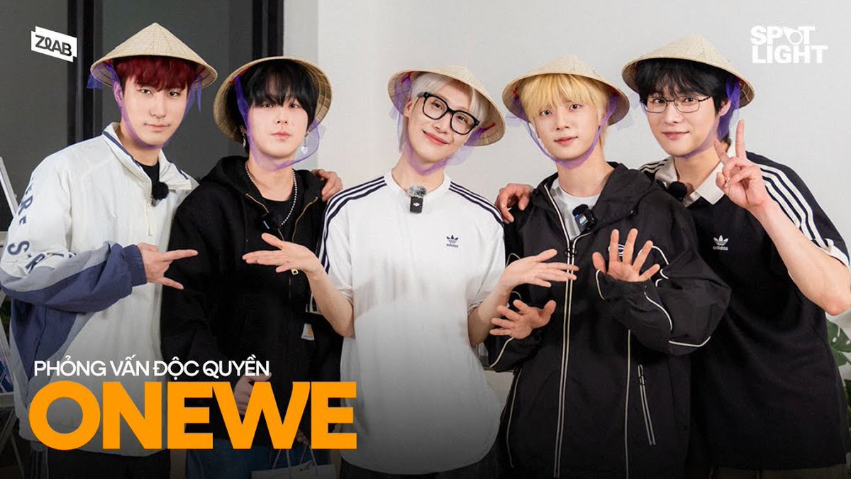 official_ONEWE's tweet photo. [#ONEWE]

ONEWE mê mẩn món Phở Việt, đu trend
'Cơm nước gì chưa người đẹp?' cute hết nấc | SPOTLIGHT | ZLAB

🔗 https://t.co/jXeMiySZaM

#원위
#2025_ONEWE_WORLD_TOUR
#O_NEW_Evolution_IN_VIETNAM 
#ONEWE_4th_Live_Concert
#ZLAB https://t.co/Ey6trcP0fp