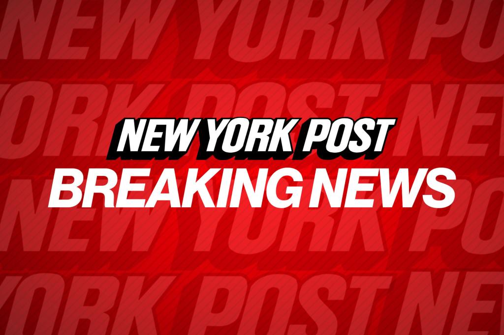 nypost's tweet photo. Straphanger, 21, stabbed multiple times with metal knuckle knife in random NYC subway attack: sources https://t.co/xkDGUN4KIz https://t.co/55MKxHM7Vy