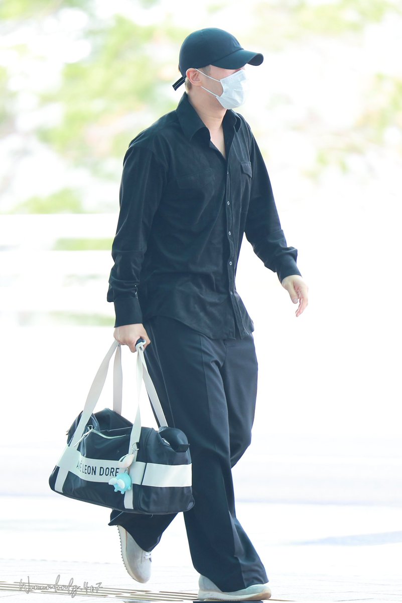 His little blue dumpling 🥹 

cr. wonandonly_407 
#시원 #SIWON #최시원 #CHOISIWON 
<a href="/siwonchoi/">Siwon Choi</a>