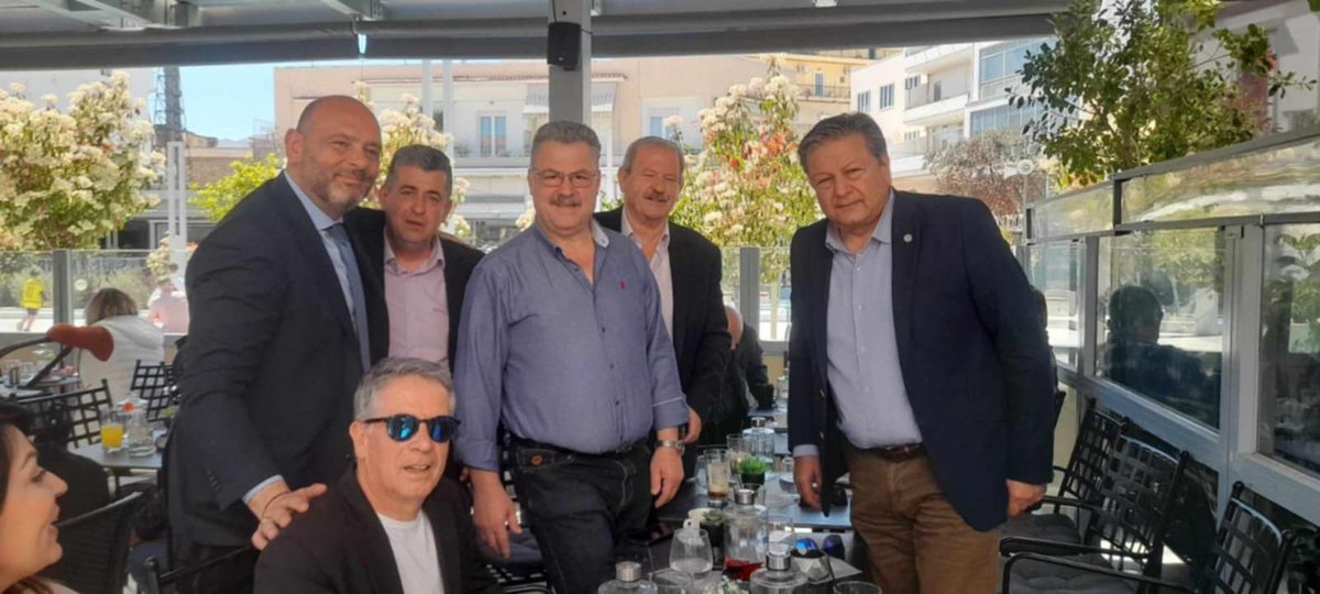 IasonFotilas's tweet photo. Σήμερα βρέθηκα στο Αίγιο και είχα την ευκαιρία να ανταλλάξω ευχές με φίλους, γνωστούς και συμπολίτες ξεφεύγοντας λίγο από την καθημερινότητα.
Καλή Ανάσταση σε όλες και όλους, με υγεία, αγάπη και φως στις ζωές μας!
#αιγιο #αχαια #φωτηλας #aigio #achaia #fotilas #pamefotila https://t.co/r1jK4VE15N