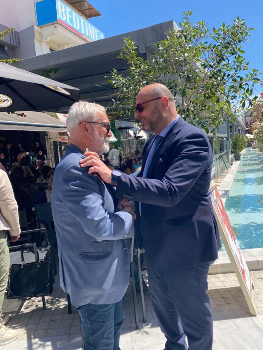 IasonFotilas's tweet photo. Σήμερα βρέθηκα στο Αίγιο και είχα την ευκαιρία να ανταλλάξω ευχές με φίλους, γνωστούς και συμπολίτες ξεφεύγοντας λίγο από την καθημερινότητα.
Καλή Ανάσταση σε όλες και όλους, με υγεία, αγάπη και φως στις ζωές μας!
#αιγιο #αχαια #φωτηλας #aigio #achaia #fotilas #pamefotila https://t.co/r1jK4VE15N