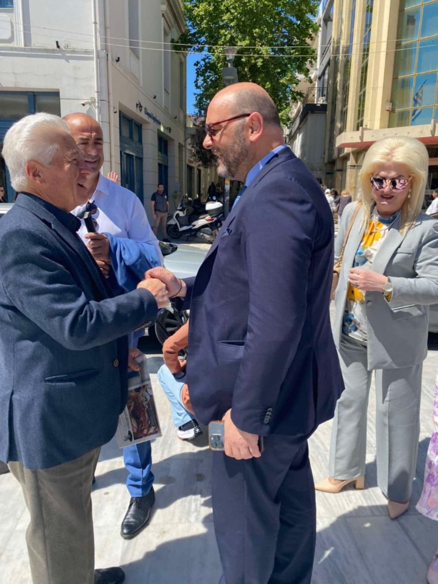 IasonFotilas's tweet photo. Σήμερα βρέθηκα στο Αίγιο και είχα την ευκαιρία να ανταλλάξω ευχές με φίλους, γνωστούς και συμπολίτες ξεφεύγοντας λίγο από την καθημερινότητα.
Καλή Ανάσταση σε όλες και όλους, με υγεία, αγάπη και φως στις ζωές μας!
#αιγιο #αχαια #φωτηλας #aigio #achaia #fotilas #pamefotila https://t.co/r1jK4VE15N