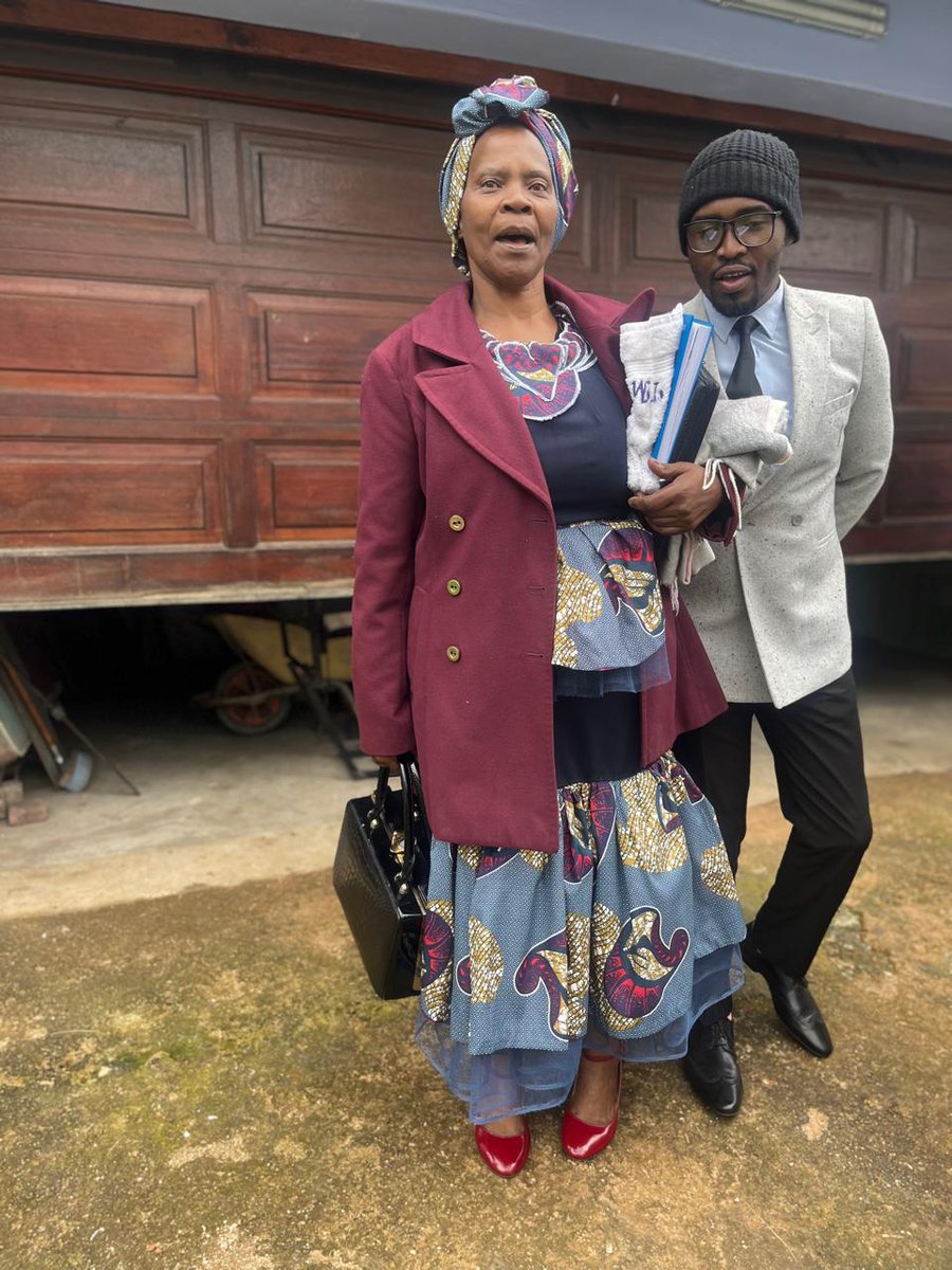 ThapsKing's tweet photo. My mother and I would like to wish you all a blessed Easter weekend ✨️ 🙏. https://t.co/hcpjg4nkWm