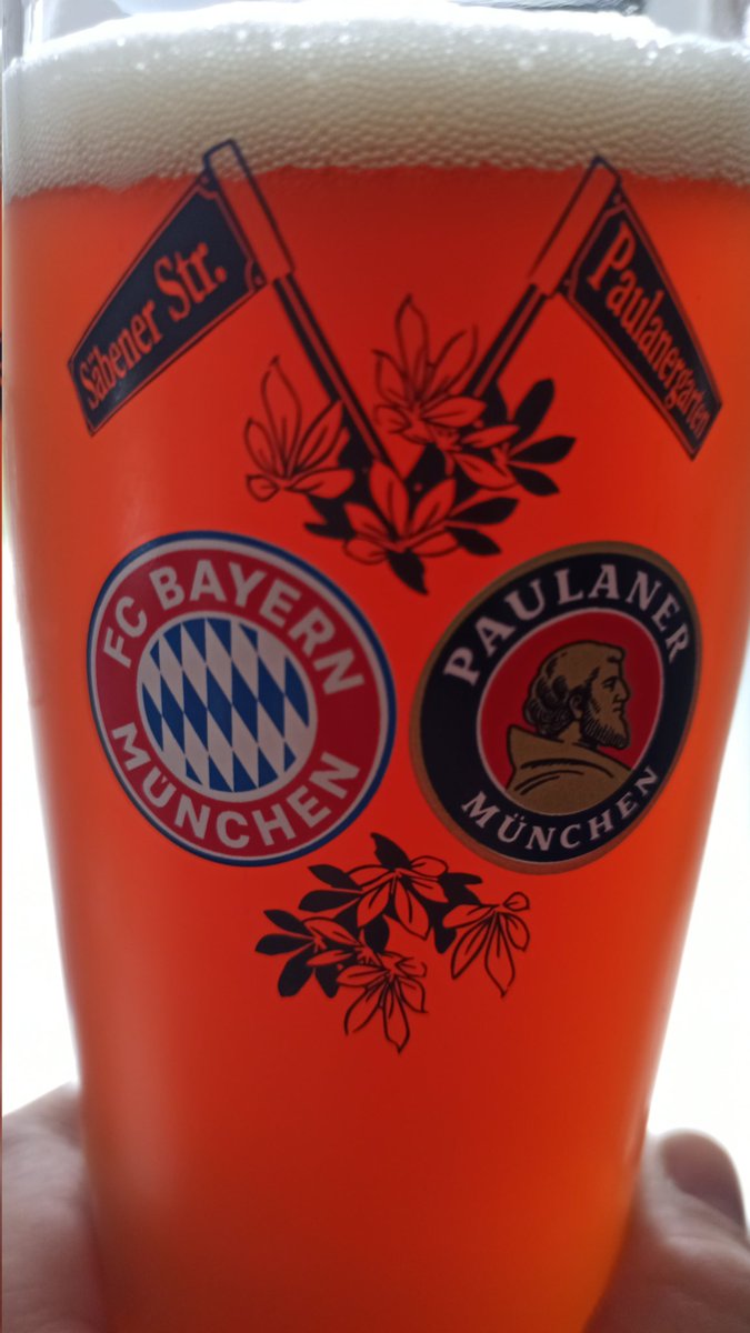 FCBBub's tweet photo. Darf man schon? #Rotbier 
Schöne Ostern euch allen! 🐰🐣🌷 https://t.co/EF6QRKU7Fs