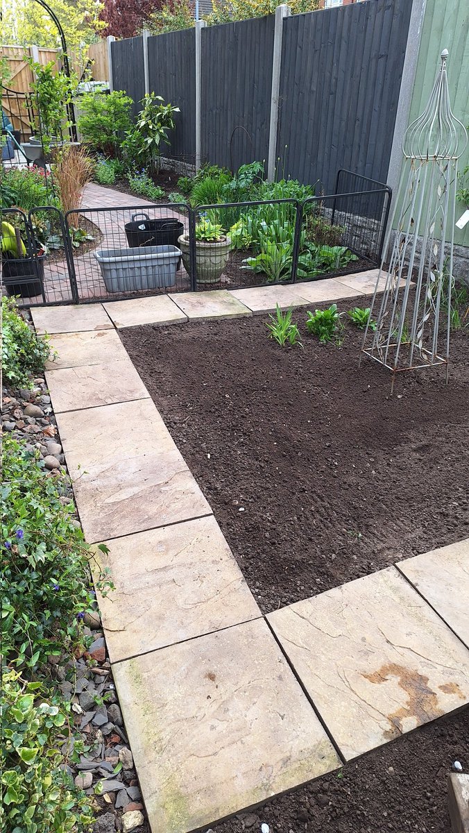 sianrobinson101's tweet image. Re used slabs for the new secret garden,  not perfect  #level #Straight &amp;amp; I did it all by myself. 
🙃🥰