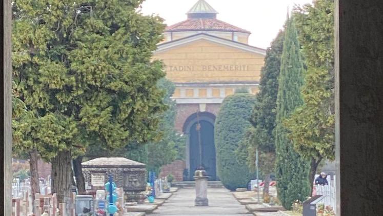 Gattini trovati morti al cimitero. Nasce l’area protetta per le cucciolate ilgiornaledivicenza.it/territorio-vic… - l’idea troverà forma a breve: creare un angolo sicuro e protetto nell’area del cimitero con ingresso riservato ai volontari Enpa dove accogliere gatte in attesa e con cucciolate.