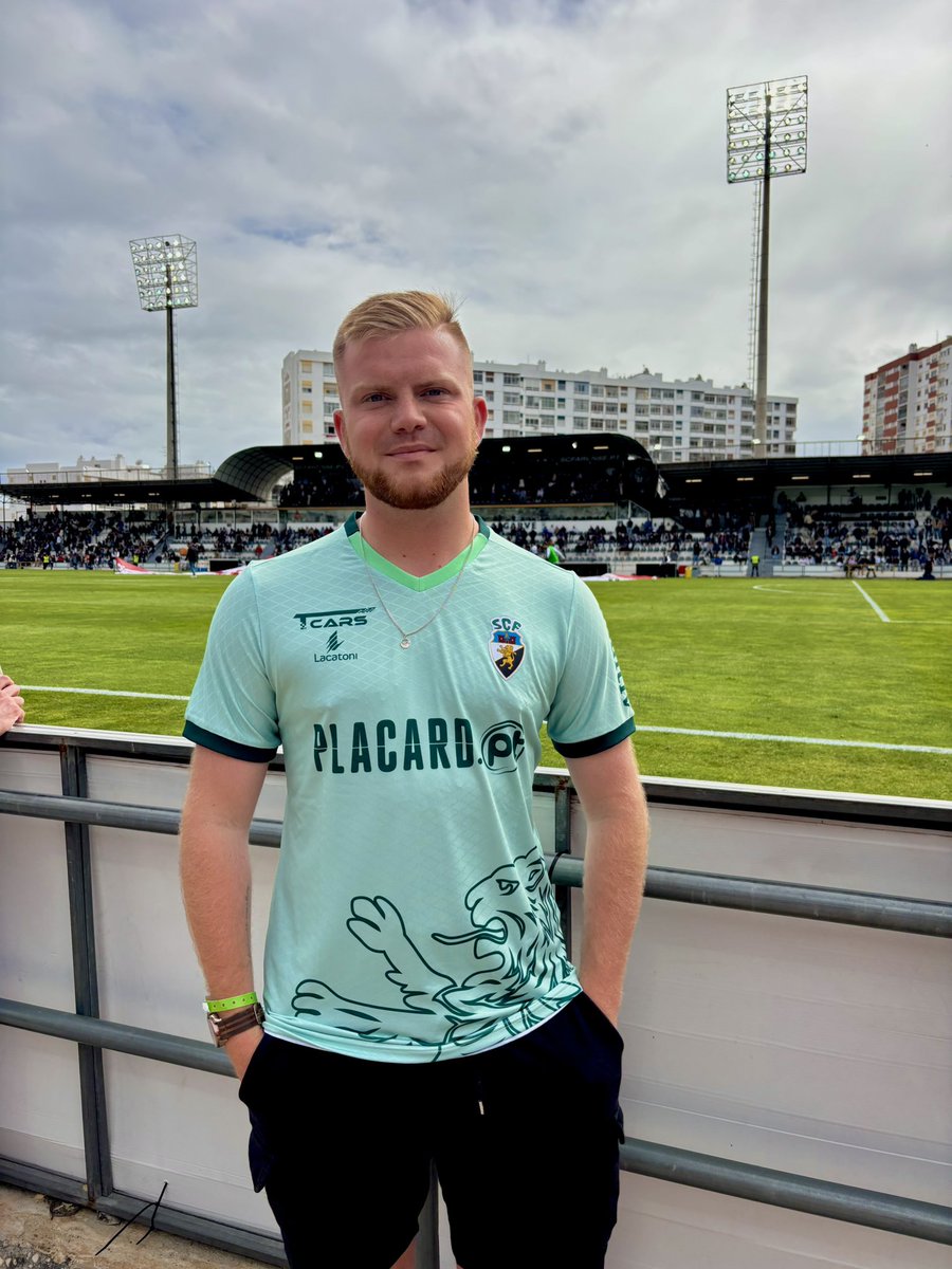 SamHicks101's tweet photo. £2.16 pints and a @ligaportugal game 😍 @SCFarense_ vs @boavistaoficial ⚽️ https://t.co/e4qp06r5yl