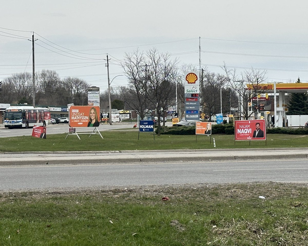 guelphmark's tweet photo. Visit London today. Feeling especially grateful for #Guelph’s restrictive Election Sign Bylaw when I see the mess in this city. https://t.co/12BNiZTMmS