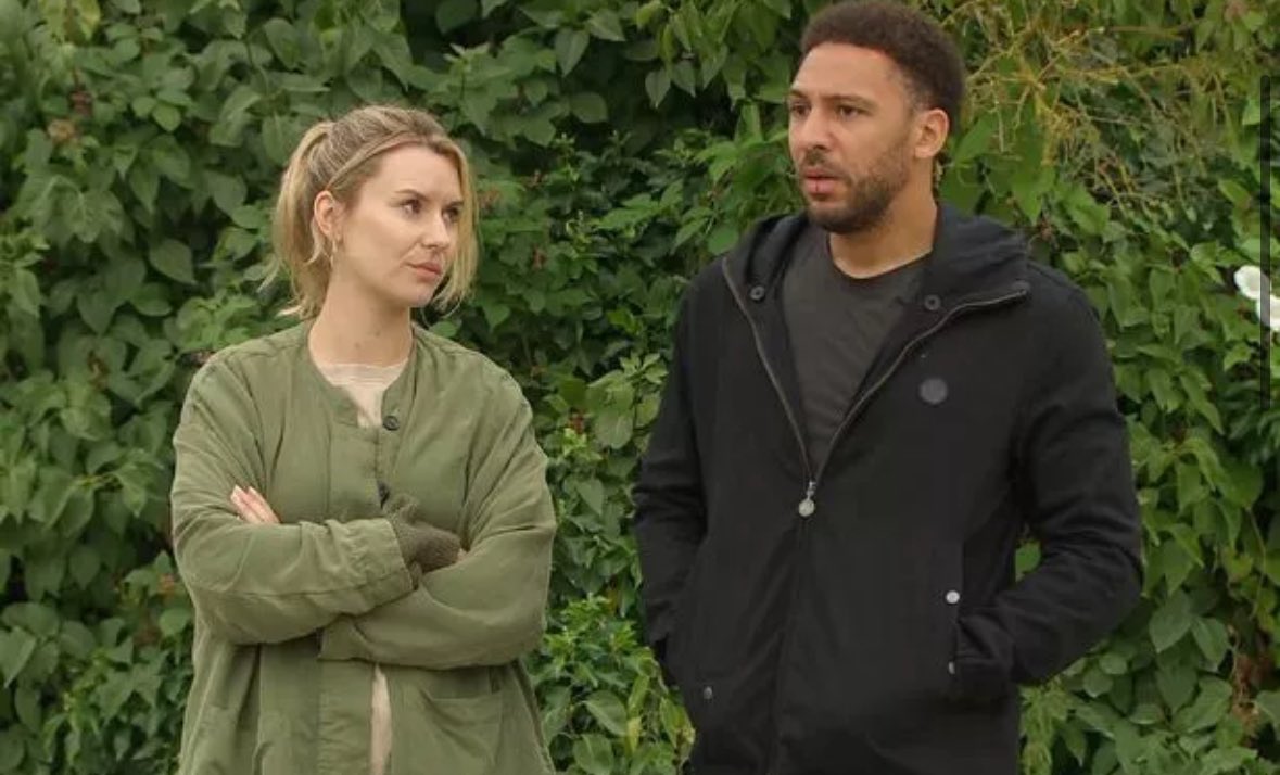 EmmaMMee's tweet image. I’m in awe at how Dawn has time to have her affair with Joe! #emmerdale