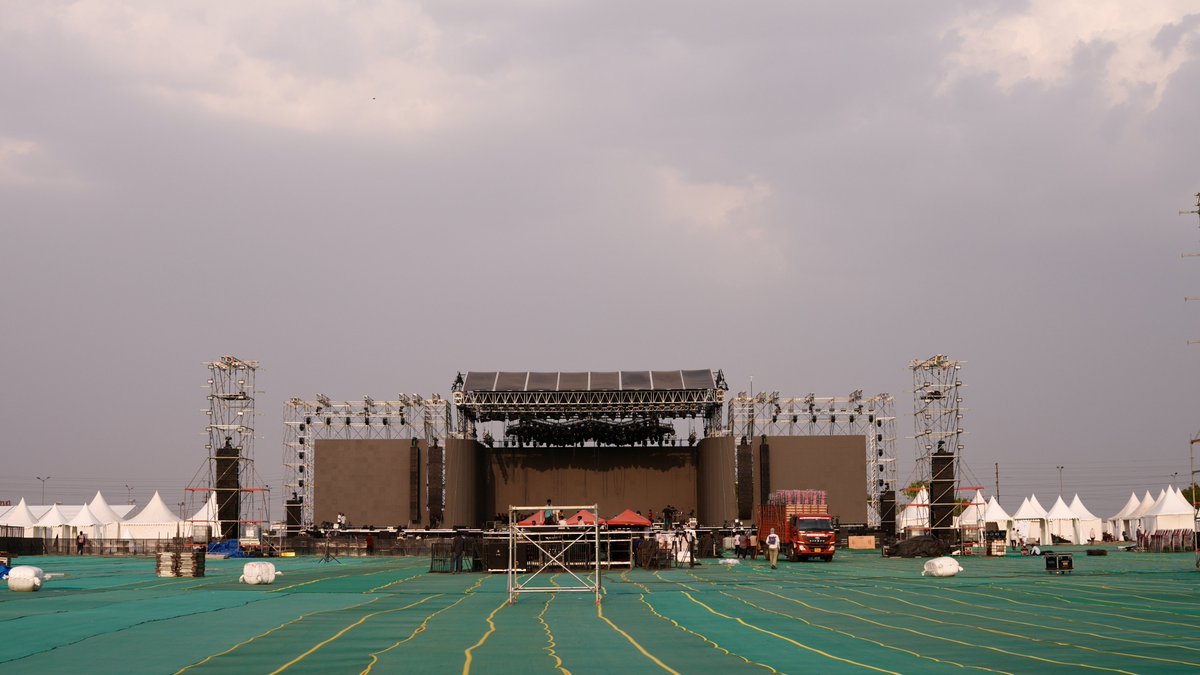 tarishlive's tweet photo. BTS of our brain cells combusting to make this perfect.
Indore, be ready for Arijit Singh live tomorrow♥️
#ArijitSinghLive #tarishentertainment #arijitsingh #indore #ASL #magicmoments #tarishlive #kingfisher #HellEnergyIndia #yeticoolers #BIGFM #GBRealty #mptourism #plusxelectric https://t.co/YxXU0uP1gg