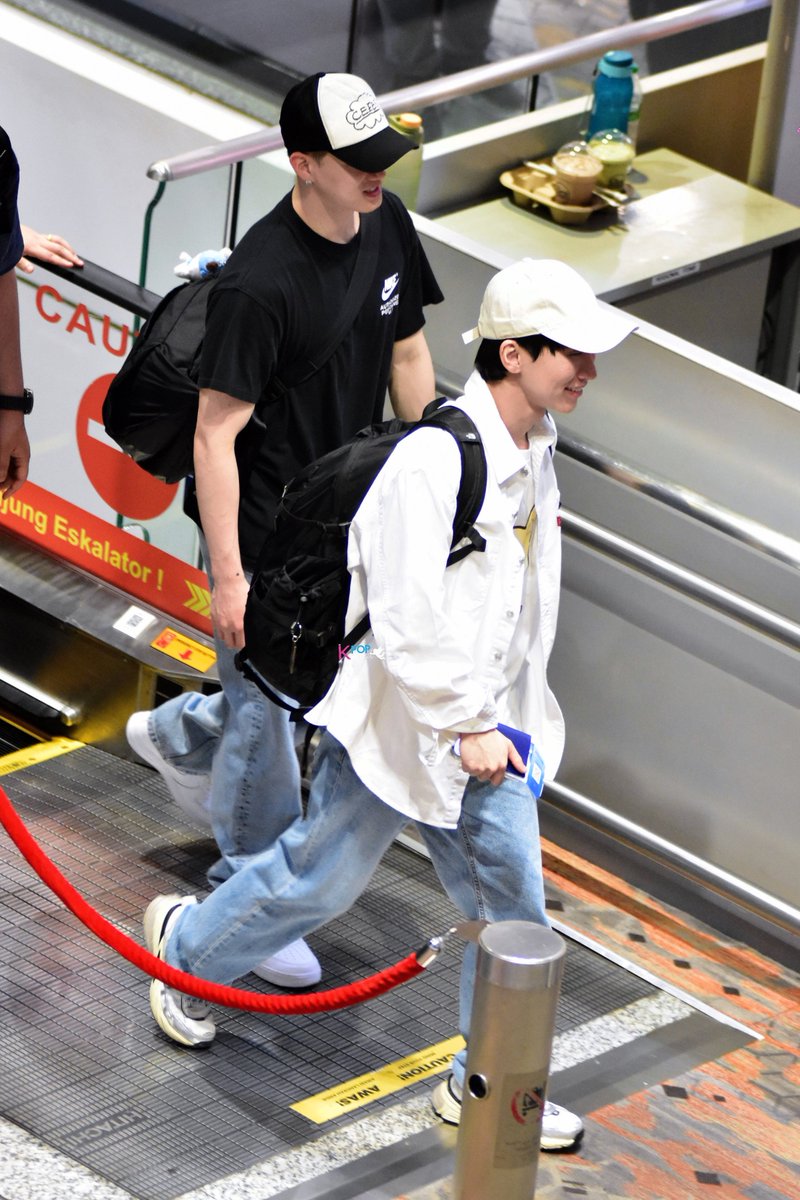 250418 BTOB @ KLIA (ICN>KUL) for 2025 BTOB FAN-CON ‘3,2,1 GO! MELympic’ in KUALA LUMPUR 🇲🇾 

Lama nya tak jumpaaaa, Welcome back oppa~ <a href="/OFFICIALBTOB/">BTOB·비투비</a>
 
#BTOB #비투비 #BTOBinMY #BTOBinKL
#MELympic_IN_KL #321GO_MELympic
#FriedRiceEnt #ACOMedia #APlanetent