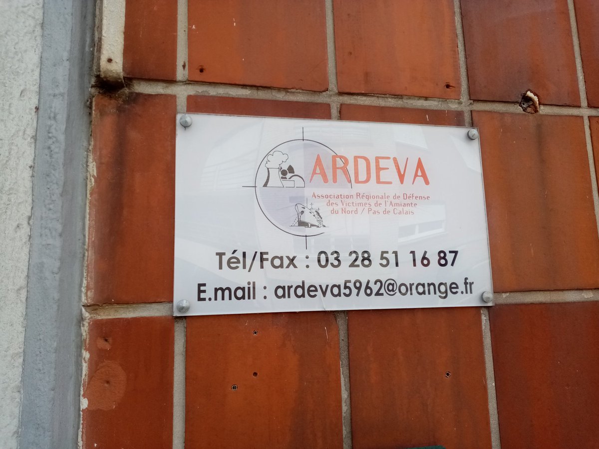 JulienPoix's tweet photo. Rencontre avec l'#ARDEVA à #Dunkerque qui accompagne et aide les victimes de l'#amiante. Elle regroupe 1300 adhérents et mène un combat judiciaire pour établir les responsabilités pénales. Le combat continue. Plus que jamais, ils ont besoin de notre soutien. https://t.co/Vj8PE8kfHq