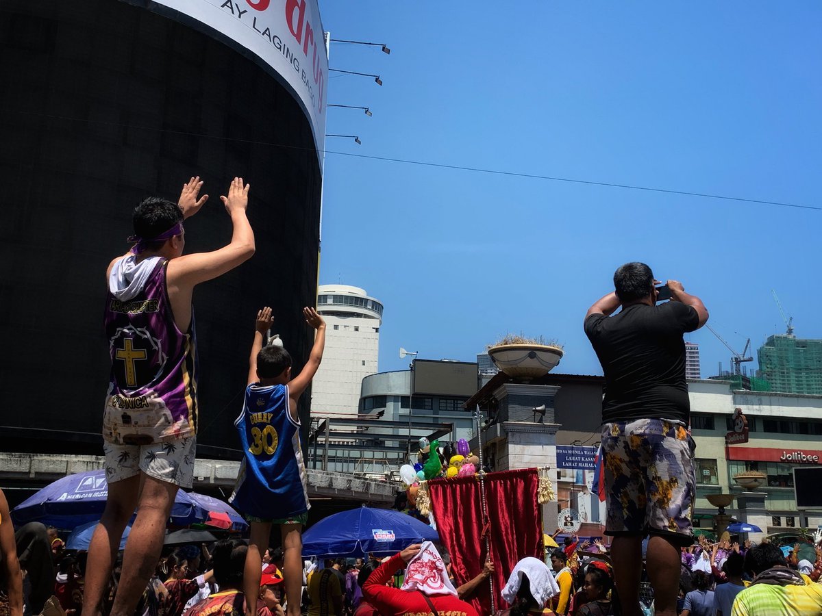 KittyKatLanto's tweet photo. Good Friday. 🙏
📷: 🙋‍♀️
#panata #deboto #poonnazareno 
#quiapo https://t.co/hpIUg3TMAo