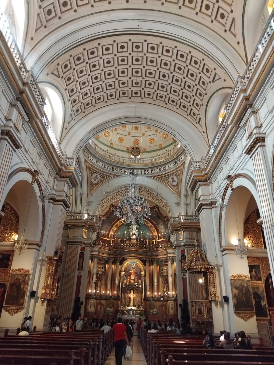 ljimenezcampos's tweet photo. Ig San Pedro, Lima; asume la planta jesuita de Il Gesú en Roma 1568 (Vignola) como el gran modelo  contrareformista; sin embargo, tanto los sismos como los recursos materiales afectaron su condición #historiadelaarquitectura2B #arquitecturavirreinalperuana #FAUAUNI https://t.co/DrYKf7KdWB