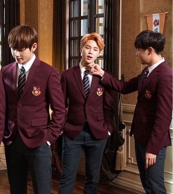 jiminutivo07's tweet photo. ✨School of Tears #jikookau

Jimin (19) leva uma vida de luxo até que seu pai o manda para um colégio interno onde só estudam garotos de 16-19 anos.
ou
Jimin faz tudo para ser expulso, mas não esperava começar a gostar das novas amizades e de Jungkook (23)  filho da Diretora. https://t.co/7QwPklWX3p
