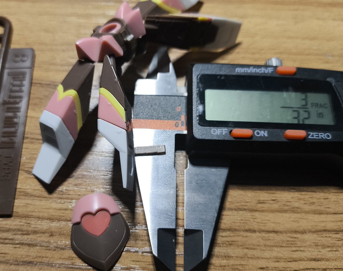 BRV64's tweet photo. @medarot_S If you're going to release a plastic model, please don't use these types of articulations. They break easily and age poorly. They don't hold their poses properly.
#メダロットS #メダロット #コトブキヤ #プラモデル https://t.co/MtHK03QEvi