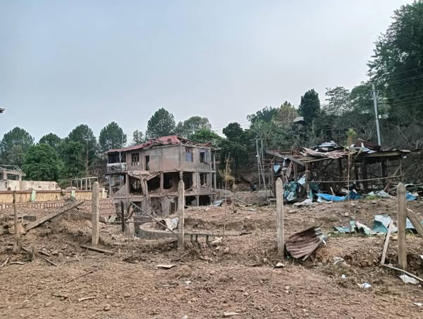 MizzimaNews's tweet photo. စစ်ကောင်စီကင်းစင် ချင်းတောင်ပိုင်းမြို့များ လေကြောင်းဗုံးကြဲခံနေရ၊ အရပ်သား ထိခိုက်မှုရှိ
Website Link >> https://t.co/1RmTiVE9PO
#ချင်းတောင်
#မင်းတပ်
#မတူပီ
#ကန်ပက်လက်
#Mizzima https://t.co/9L5LUr0kgS