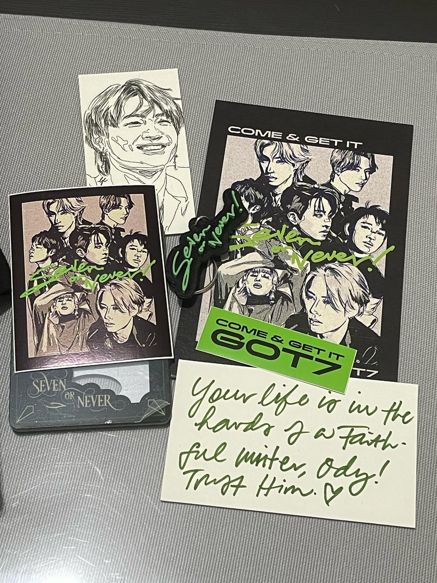 got7defars's tweet photo. Finally got my packaged! Thank you so much @gr8fullycre8ing!! The shirt and the photo card holder are so pretty! I really loved it especially your hand written letter full of encouragement! I really needed that these days! 💚 

#GOT7 #갓세븐 @GOT7Official https://t.co/J1lHmm2MoM