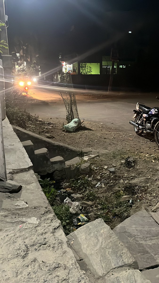 Problem of indian streets-: The pavement is not constructed properly and dust and stones are scattered on the roadside.