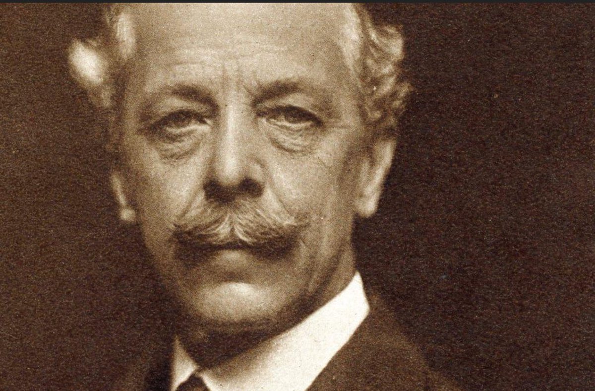 MtarfaLee tweet media