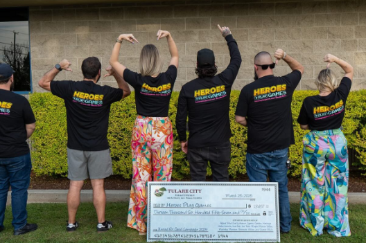 ExtraLife4Kids's tweet photo. Congratulations to Heroes Play Games on receiving an amazing donation from @tcsdk8! This team has fundraised for @ValleyChildrens for over 10 years. ๐คฏ Your impact truly helps #changekidshealth! #gamingcommunity #gamingforgood #gameallday #gamerlifestyle #gamestagram https://t.co/FX0inKazHw