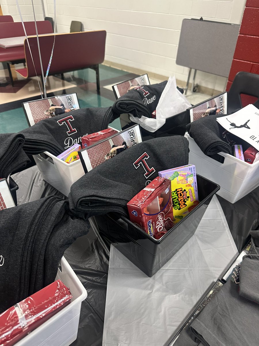 THSWildcatDance's tweet image. We had a great evening yesterday, celebrating our girls! Thank you for a great year! #glittercats @TullahomaHS