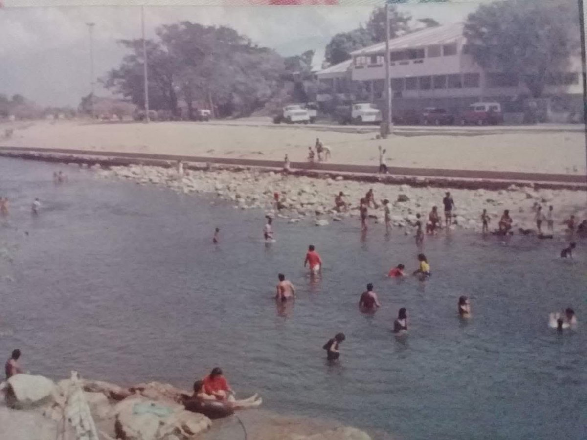 Asi lucía la orilla del río Guatapurí en Valledupar en 1985...

¡Bellos recuerdos!