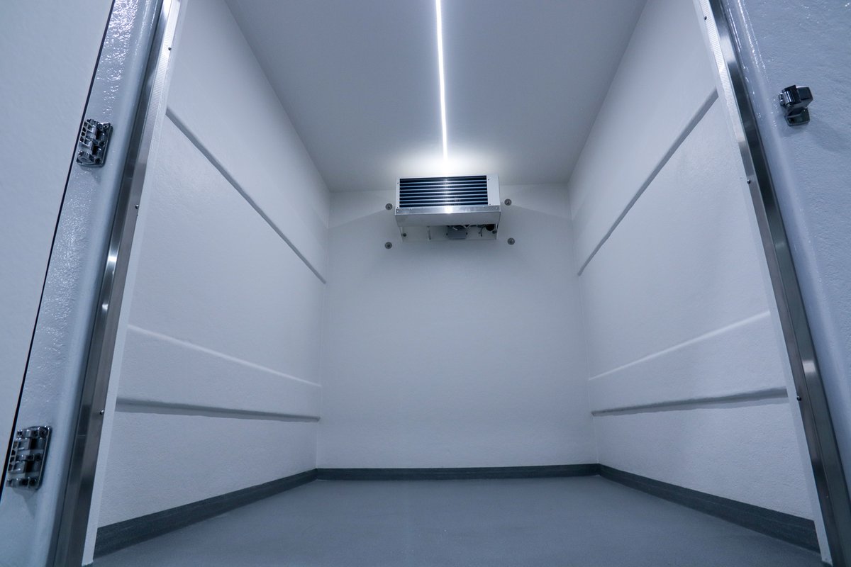 PK_Trailers's tweet photo. Here’s a tip for all our food truck owners: Maximize your kitchen’s potential with Polar King Mobile’s walk-in cooler. 🍕🌮 Serving fresh food while staying organized is easy!
 #FoodTruckLife #MaximizeEfficiency #PolarKingMobile #WalkInCooler https://t.co/zamCcglH87