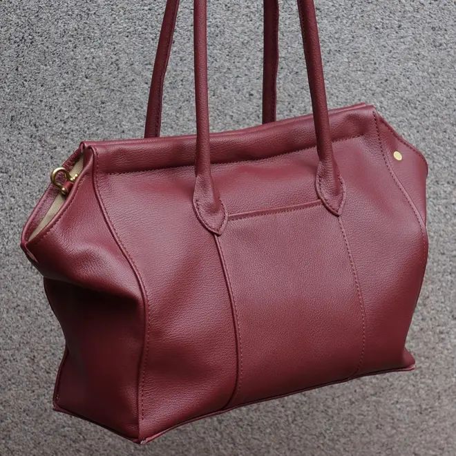pmaCraftShow's tweet photo. "Custom bags, high end wallets, belts, and accessories. I began working on a special collection of bags using a combination of leather, and durable military textiles from WW2." -Laszlo Nemes

https://t.co/CAK6CeiWQD

#LeatherArt #Leather #ContemporaryArt #PMACraftShow
" https://t.co/OGZst8KPCP
