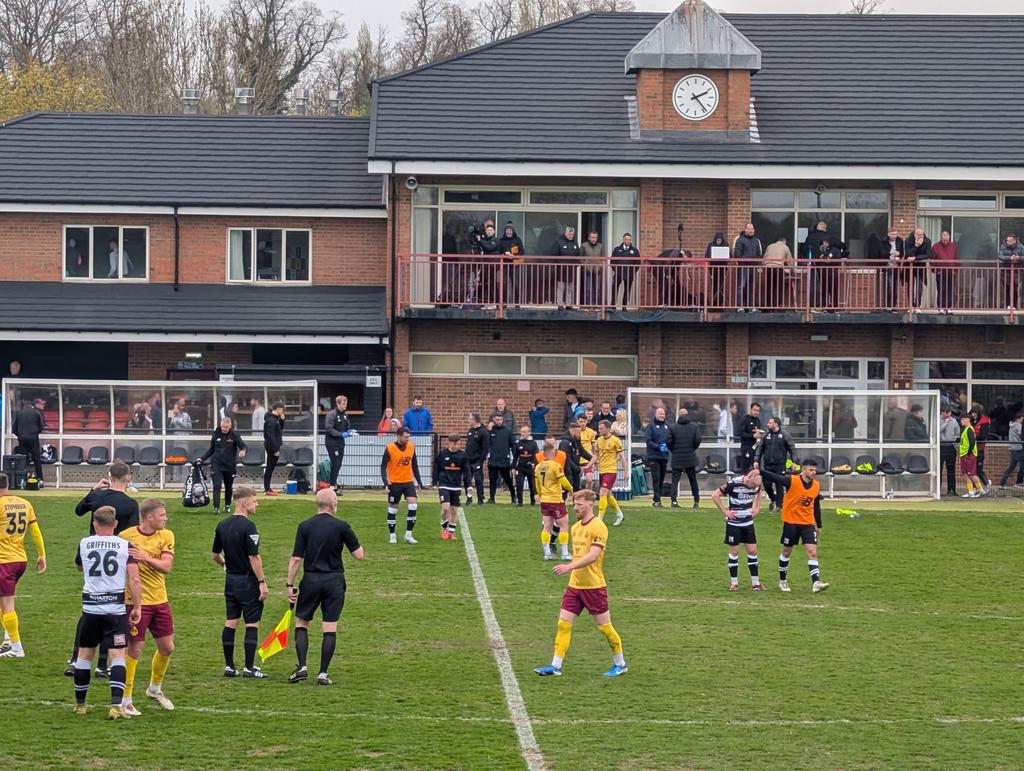FT: Darlington 1 South Shields 1. Never seen so many people leave early - utterly dreadful game on an awful pitch covered in sand, but at least it's all over now 😴

Man of the match Maskell got Darlington's goal.